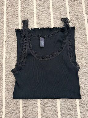 Banana Republic Women’s Medium Black Ribbed Lace-Trim Camisole